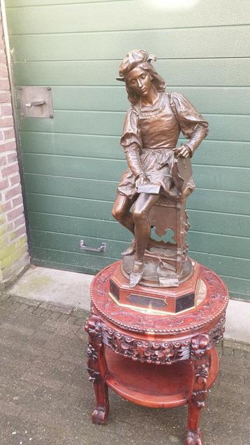 Gezocht aparte antieke bronzen of marmeren beelden  beschikbaar voor biedingen