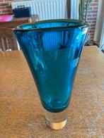 Blauw kristallen vaasje, Ophalen