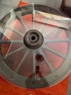 Salontafel houten karrewiel met glazen blad, Ophalen