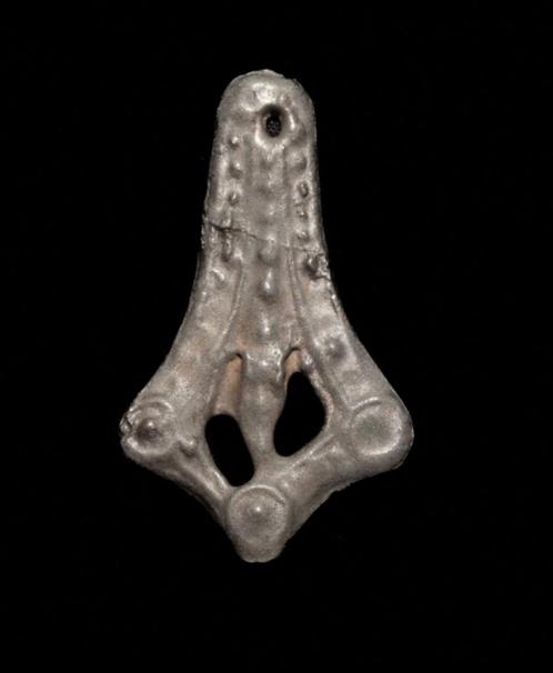 Viking periode Brons beautiful (white) bronze dragon foot, Antiek en Kunst, Antiek | Brons en Koper, Brons, Ophalen of Verzenden