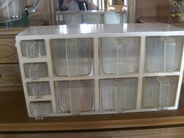 retro kruidenbakje beschikbaar voor biedingen