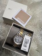 Zilver met goudkleurige dameshorloge van Michael Kors, Handtassen en Accessoires, Horloges | Dames, Ophalen, Nieuw, Zilver