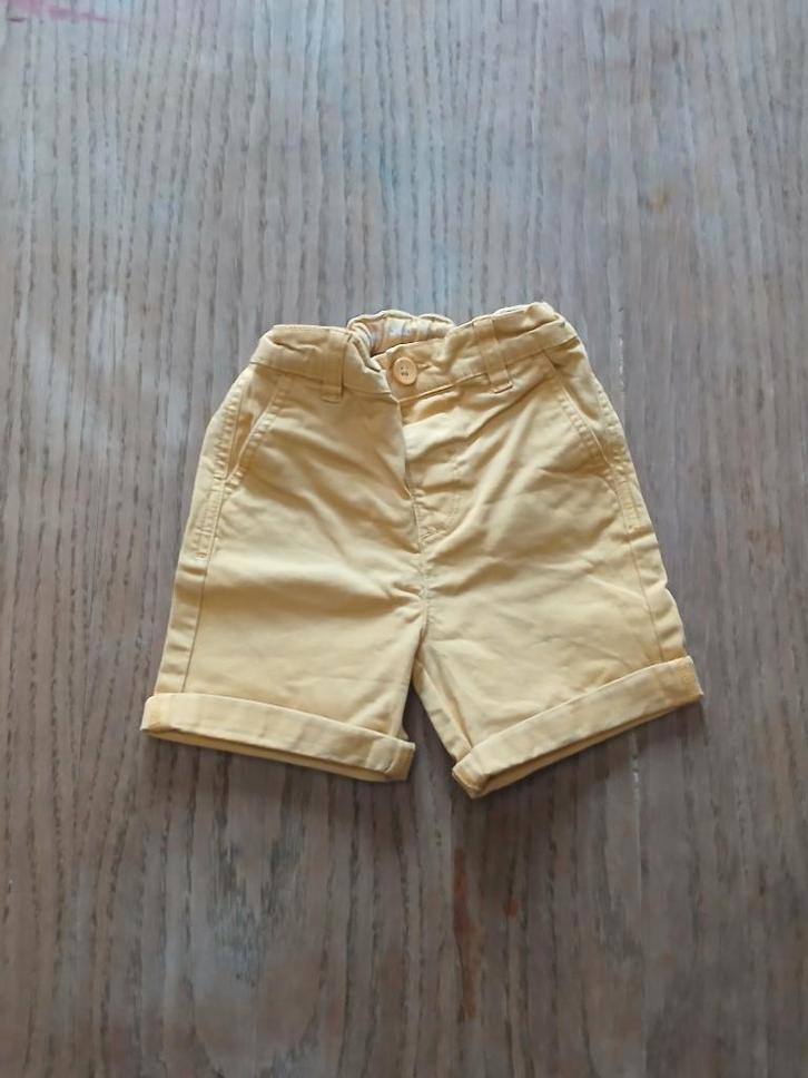 Gele Primark chinoshort – maat 104, Kinderen en Baby's, Kinderkleding | Maat 104, Gebruikt, Jongen, Broek, Ophalen of Verzenden