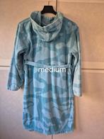 Badjas met kap met binnenin spons. Maat medium prijs:15€., Ophalen