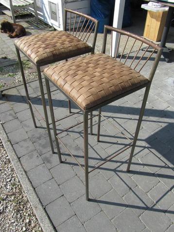 2 mooie barkrukken - metaal / leder beschikbaar voor biedingen