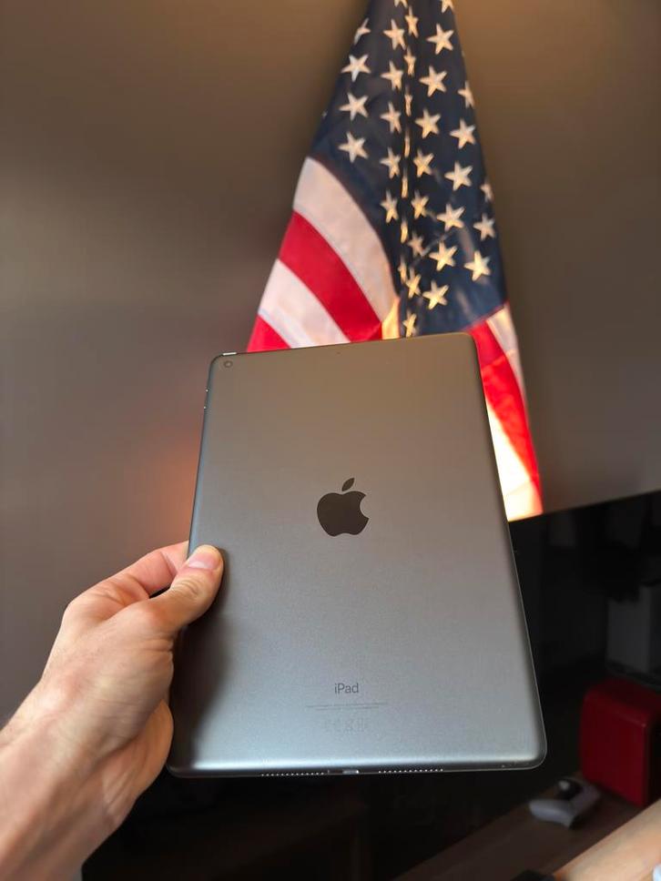 Apple iPad 9th generation, Computers en Software, Apple iPads, Zo goed als nieuw, Overige modellen, Wi-Fi, 10 inch, 64 GB, Grijs