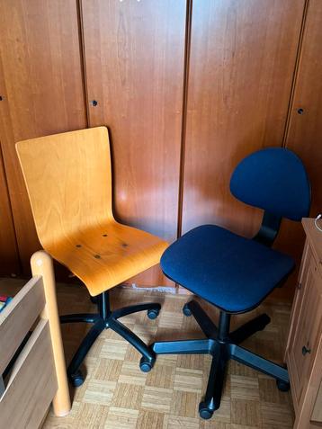 2x bureaustoelen op wielen met handvat  beschikbaar voor biedingen