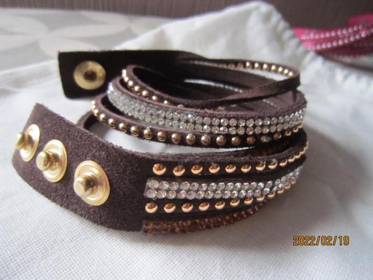 Bruine dubbele wikkelarmband met DESTELLOS Swarovski-steentj, Handtassen en Accessoires, Armbanden, Nieuw, Leer, Bruin, Met strass