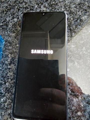 Samsung A41 64 gb 2 kleine barstjes die niet hinderen 