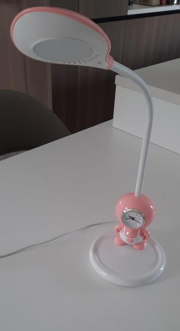 Bureaulamp met ingebouwde klok beschikbaar voor biedingen