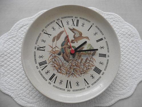 Belle horloge murale en céramique (grès) en forme d'assiette, Huis en Inrichting, Woonaccessoires | Klokken, Nieuw, Wandklok, Analoog