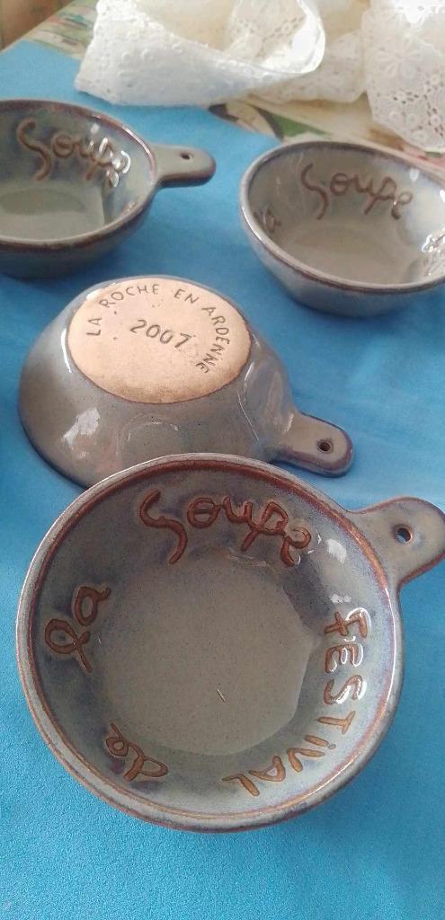 soep potjes Festival de la soupe 2007 La Roche, Huis en Inrichting, Keuken | Servies, Zo goed als nieuw, Kom(men), Aardewerk, Ophalen of Verzenden