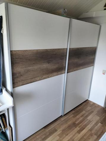 Schuifdeurkast 2 deuren, wit en Oak brown effect beschikbaar voor biedingen
