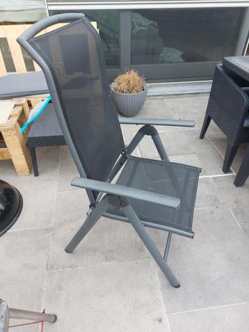 5 verstelbare tuinstoelen beschikbaar voor biedingen