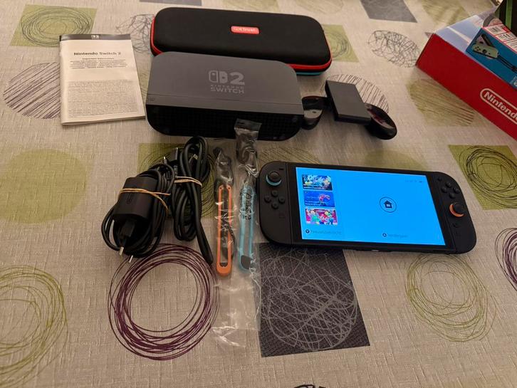 Nintendo switch 2 console met vele extras, Games en Spelcomputers, Spelcomputers | Nintendo Switch, Zo goed als nieuw, Met 3 controllers of meer