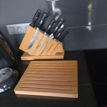 messenblok met houder en slijper voor de messen + broodplank beschikbaar voor biedingen