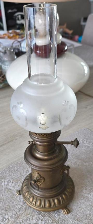 Een kerosinelamp die zonder kabels in elektriciteit wordt om beschikbaar voor biedingen