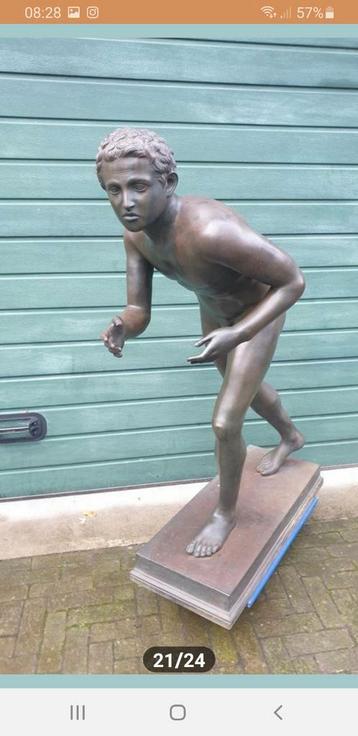 Gezocht aparte antieke bronzen of marmeren beelden  beschikbaar voor biedingen