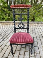 Ancienne chaise d’Eglise avec velours, Antiquités & Art