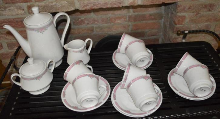 Porcelein eet- en koffieservies 8 personen, Huis en Inrichting, Keuken | Servies, Gebruikt, Compleet servies, Overige stijlen