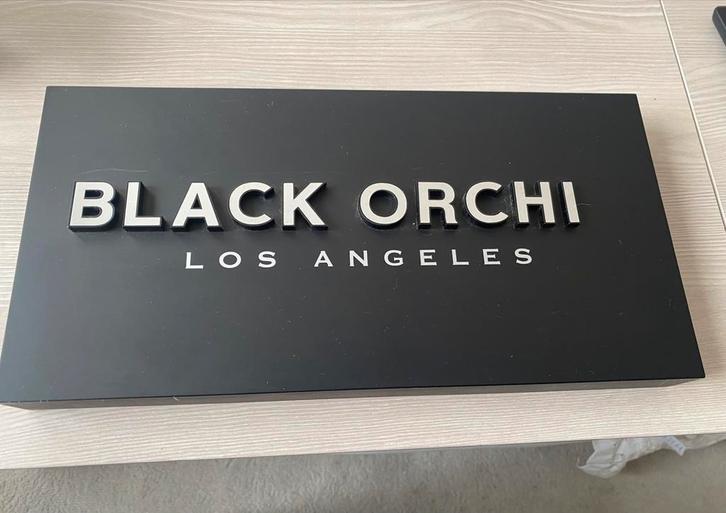 Présentoir BLACK ORCHI, Huis en Inrichting, Woonaccessoires | Tekstborden en Spreuken, Nieuw, Ophalen