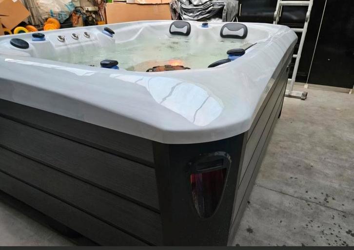 Jacuzzi 3 persoons, Tuin en Terras, Bubbelbaden en Hottubs, Zo goed als nieuw, Filter, Ophalen