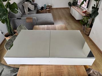 Spiegelkast beschikbaar voor biedingen