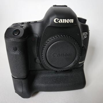  Canon 5D Mark III + BG-E11 Battery Grip + Cameratas beschikbaar voor biedingen