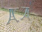 Oude gietijzeren machine poten, Ophalen