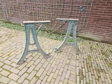Oude gietijzeren machine poten, Enlèvement