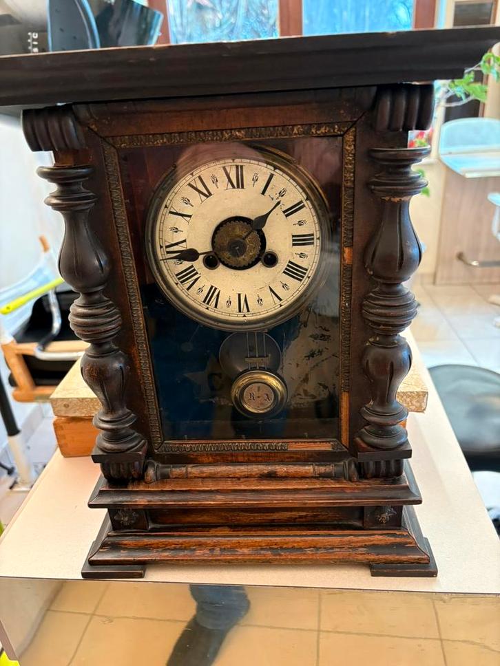 Ancienne pendule en bois sculpté, Antiek en Kunst, Antiek | Klokken, Ophalen