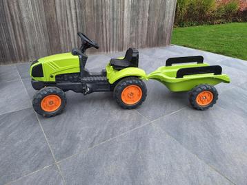 Tractor met kar beschikbaar voor biedingen
