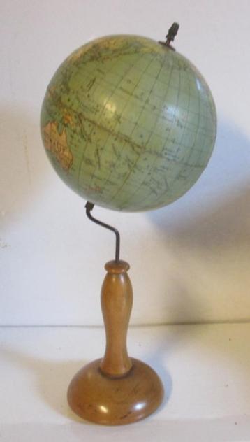 heel klein cardboard wereldbolletje  ' globe d'ecolier beschikbaar voor biedingen