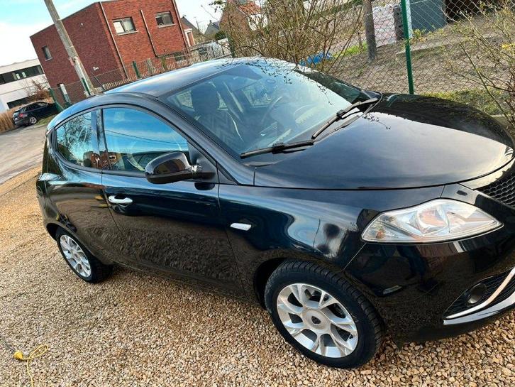 auto Lancia, Autos, Lancia, Particulier, Ypsilon, Essence, Euro 6, Autre carrosserie, 4 portes, Boîte manuelle, Noir, Noir, Cuir et Tissu