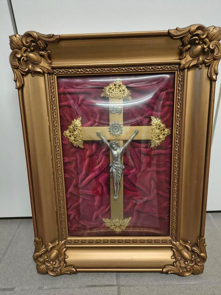 Cadre Rococo Doré sous Verre - Crucifix sur Velours Rouge, Antiquités & Art, Antiquités | Objets religieux, Enlèvement