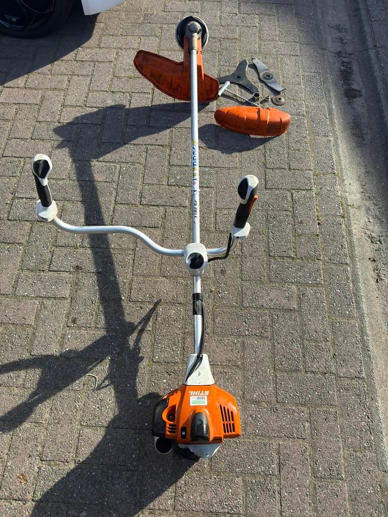FS261 profi bosmaaier Stihl, Ophalen, Zo goed als nieuw, 30 tot 50 cm, Benzine