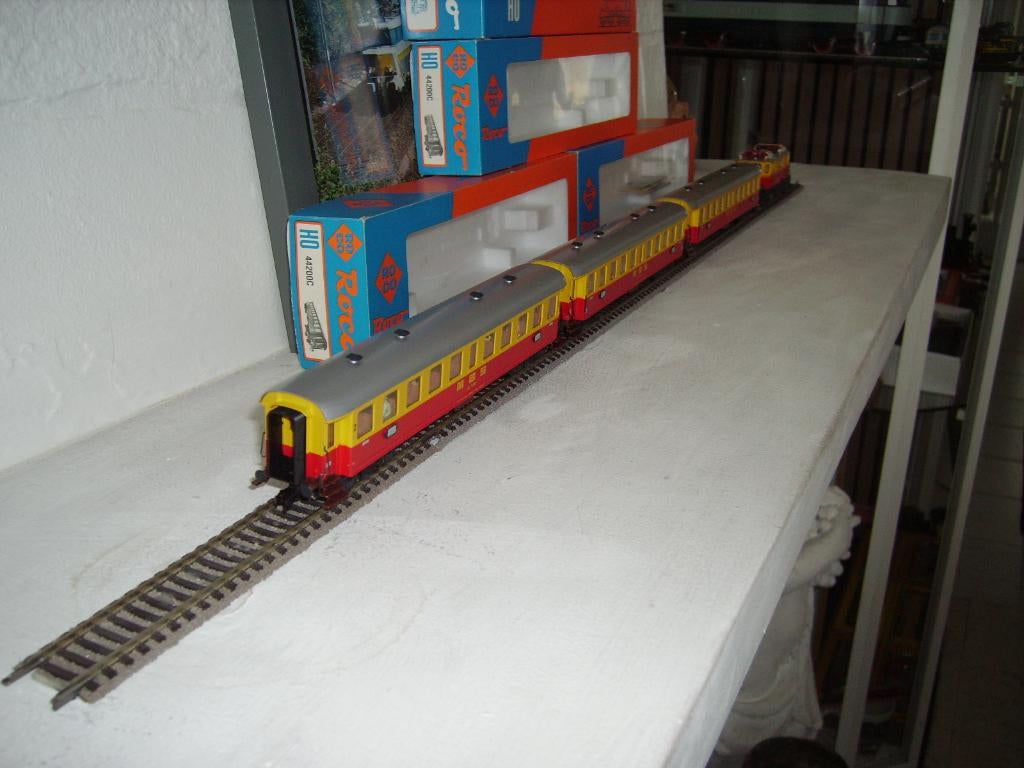 ROCO DRIE RIJTUIGEN MBS OOSTENRIJK - MONTAFON, Gelijkstroom, Wagon, Ophalen of Verzenden, Zo goed als nieuw