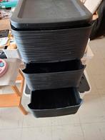 2 Étagères:3 bacs en plastique,autre en fer gris,4 paniers, Enlèvement ou Envoi, Utilisé