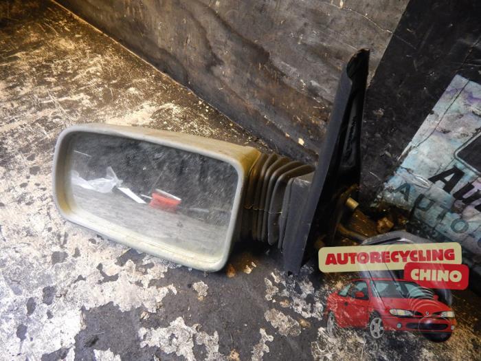 Buitenspiegel links van een Peugeot 205, Auto-onderdelen, Spiegels, Peugeot, Gebruikt, 3 maanden garantie, Ophalen of Verzenden