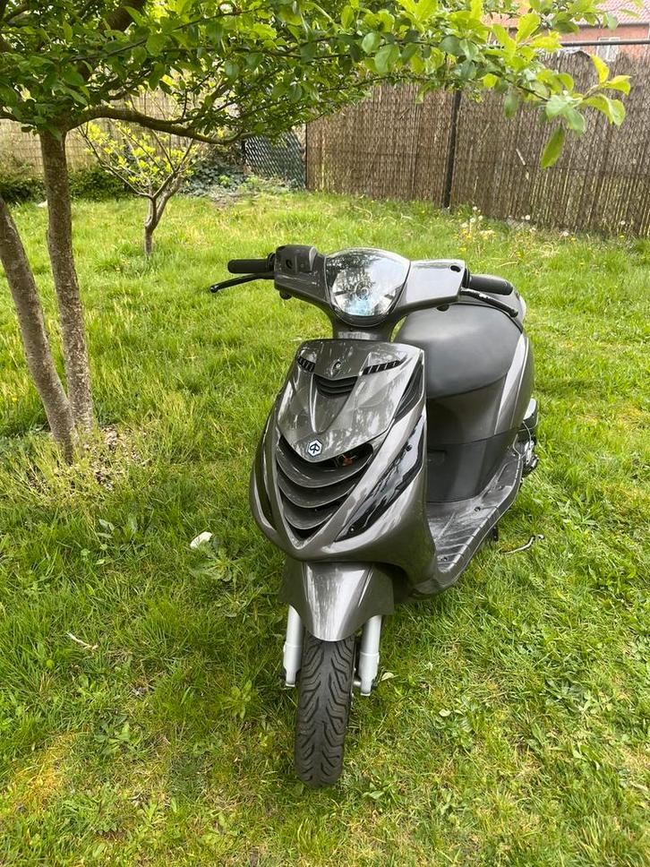 Piaggio Zip 4t, Fietsen en Brommers, Scooters | Piaggio, Zo goed als nieuw, Zip, Klasse A (25 km/u), Benzine, Ophalen of Verzenden