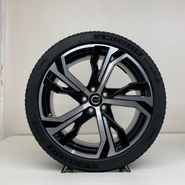 Volvo V60 / S60 - 19 inch - winterbanden NIEUW, Autos : Pièces & Accessoires, Pneus & Jantes, Pneus et Jantes, Pneus hiver, 19 pouces