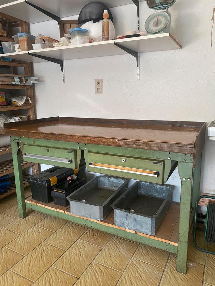 Vintage metalen werkbank met industriële look, Maison & Meubles, Armoires | Dressoirs, Enlèvement