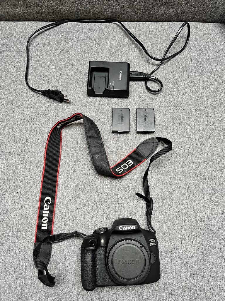 Canon EOS 2000D + 3 lenzen + accessoires, onderhandeling kan, Audio, Tv en Foto, Fotocamera's Digitaal, Ophalen of Verzenden, Zo goed als nieuw