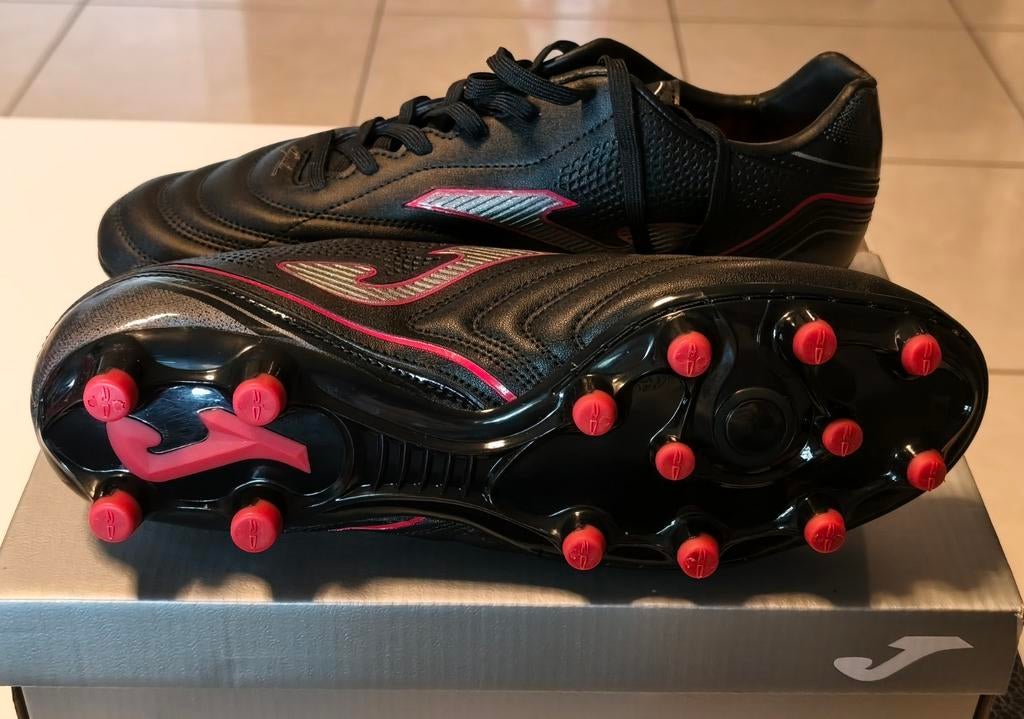 Voetbal schoenen maat 43 nooit gedragen., Ophalen, Schoenen