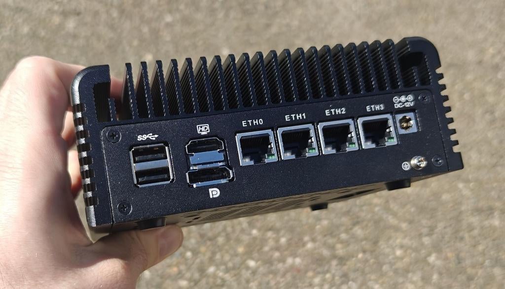 home server fanless cwwk met n355 cpu (NAS, Router, Mini pc), Computers en Software, Ophalen of Verzenden, Zo goed als nieuw, Router