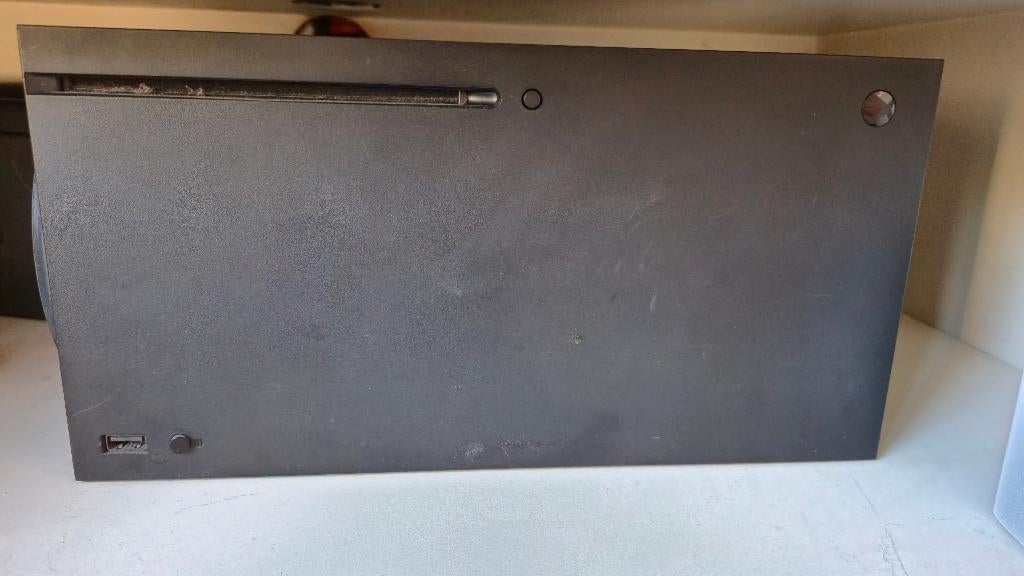 Xbox series x 2 controllers en lader., Consoles de jeu & Jeux vidéo, Consoles de jeu | Xbox Series X & S, Enlèvement, Utilisé