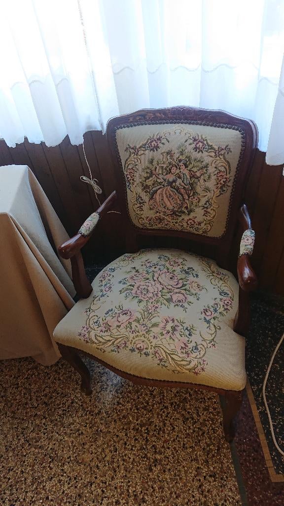 Oude zetel en stoelen, Ophalen