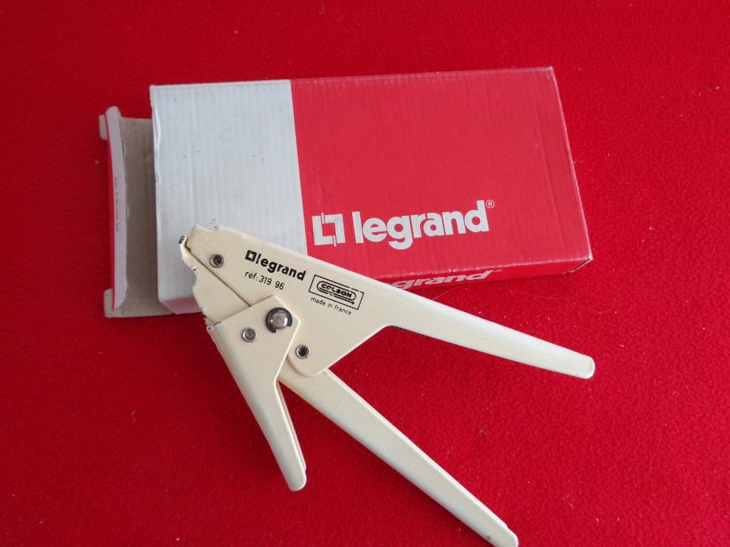 Pince Colson Marque Legrand, Bricolage & Construction, Outillage | Outillage à main, Comme neuf, Envoi
