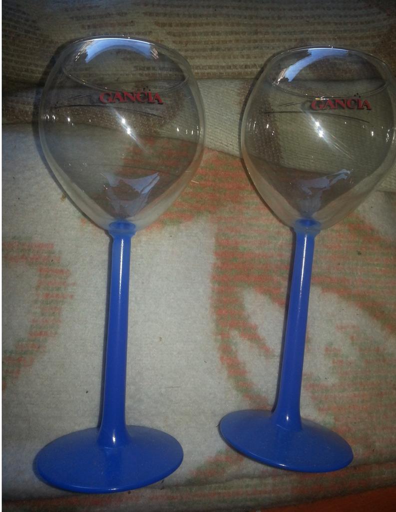 Gancia, 2 apéroglazen met blauwe voet, Ophalen, Zo goed als nieuw, Borrel- of Shotglas