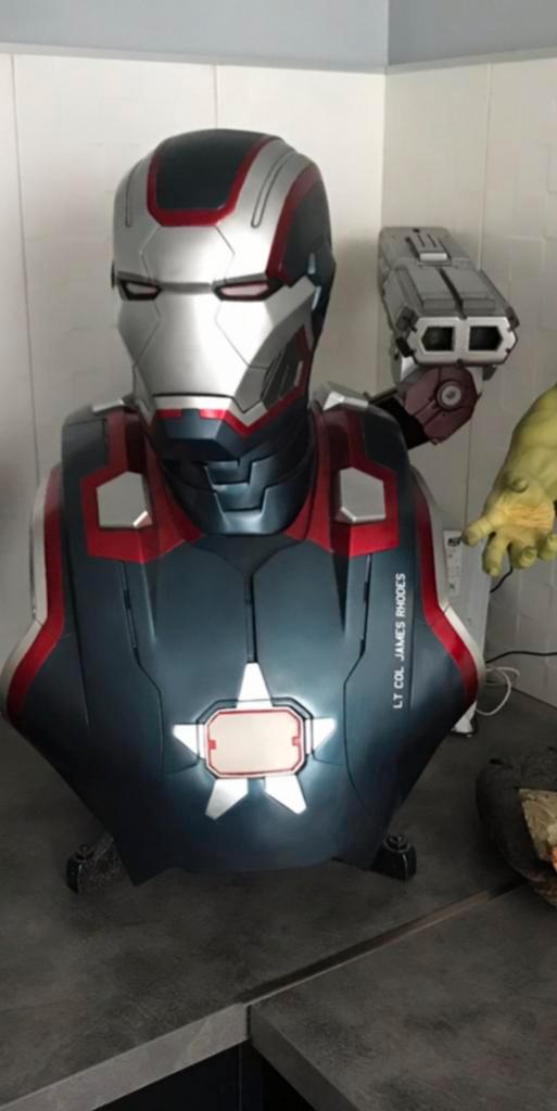Bust life size iron patriot sideshow, Motos, Vêtements | Casques de moto, L, Enlèvement